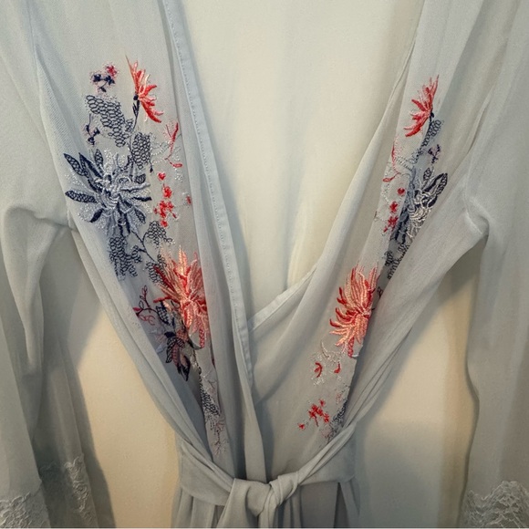 La Vie En Rose Blue Floral Embroidered Robe - Picture 2 of 6